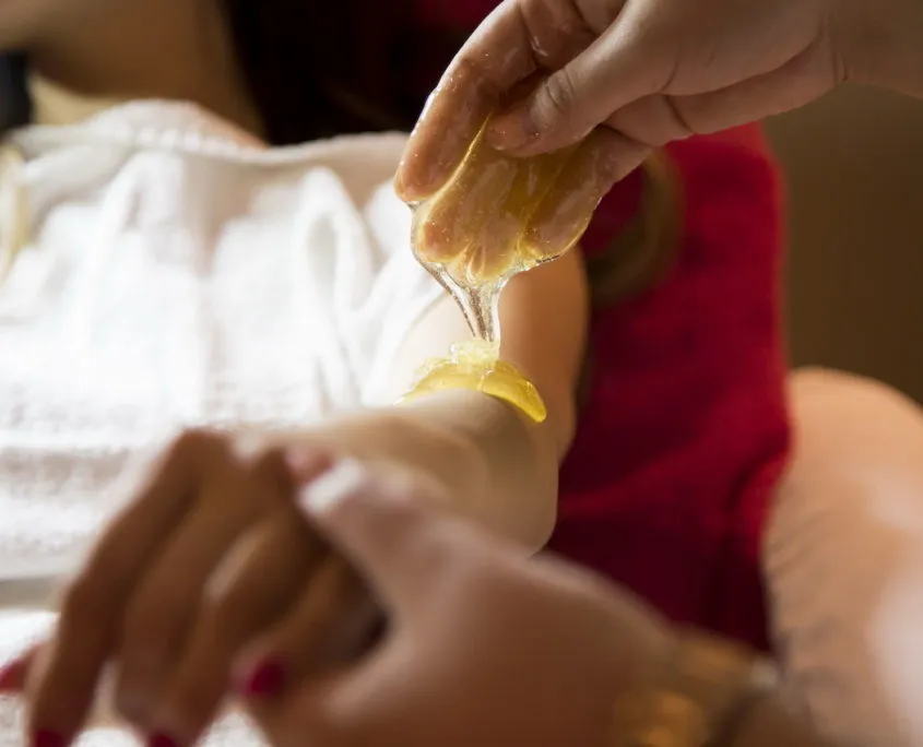 Sugaring_Waxing_Behandlung